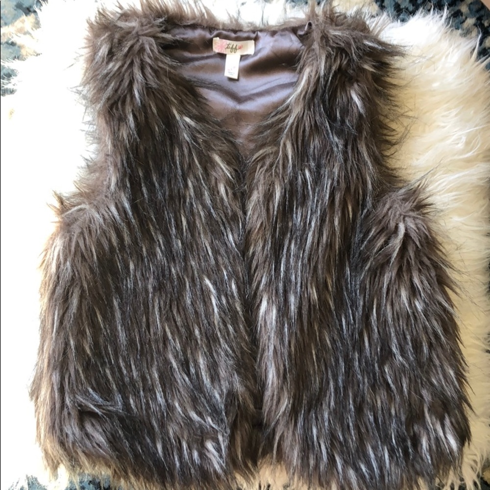 Tiff Girls faux fur vest size L